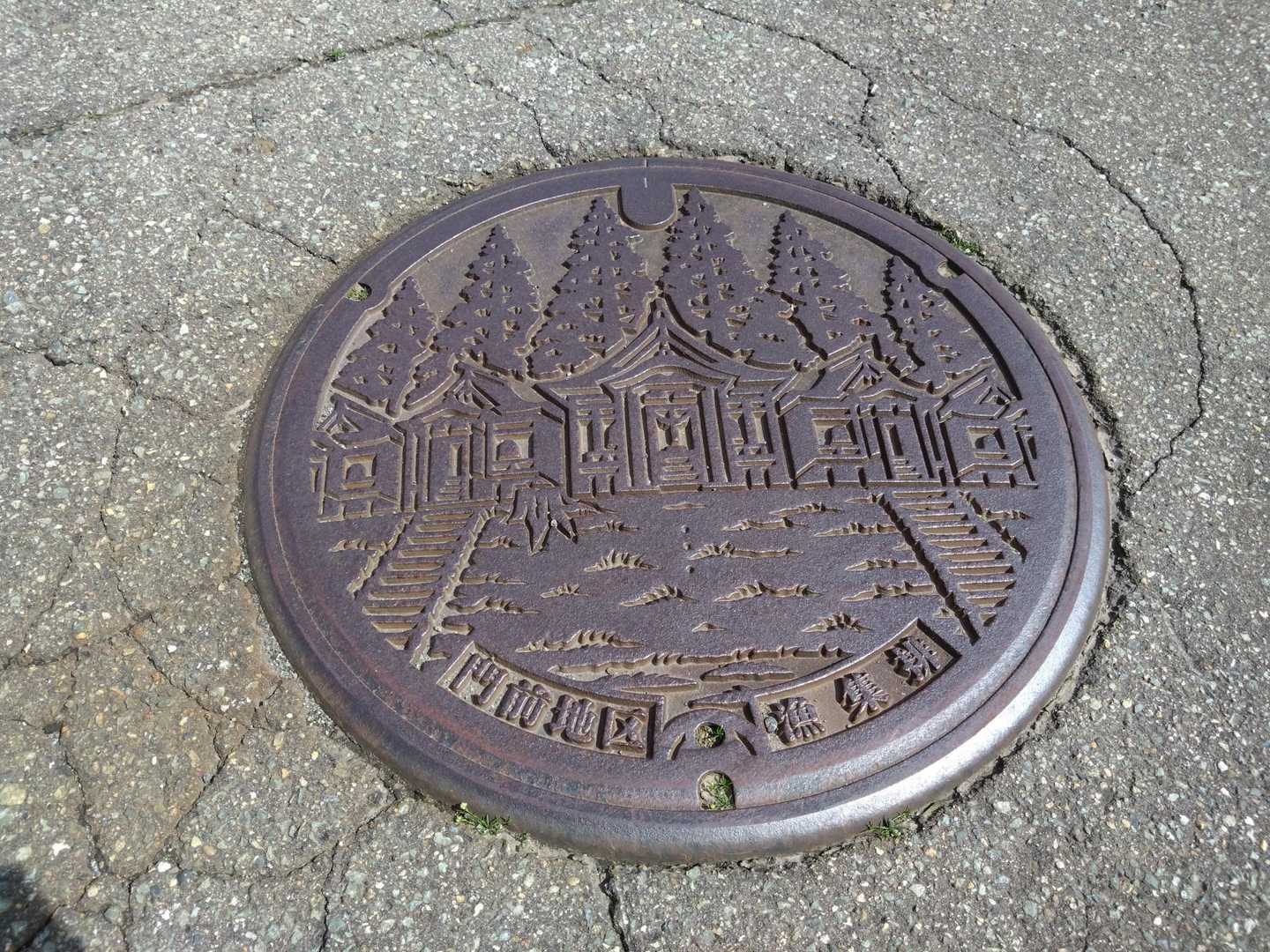 マンホールも五社堂デザイン👏
