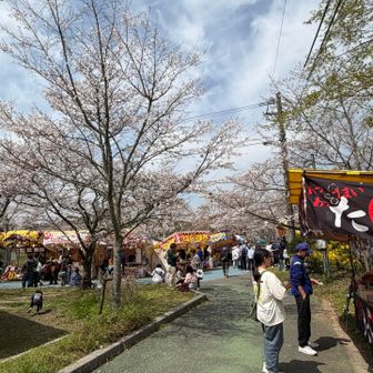 この時間になると、出店もたくさん増えていました。