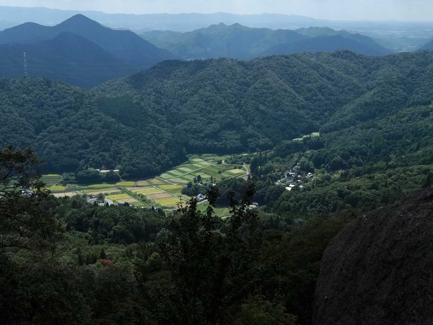岩めぐり遊歩道入口-上の山-大野山 周回コースの写真