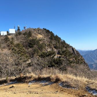 三つ峠、開運山山頂（白い構築物は皆様のNHK）