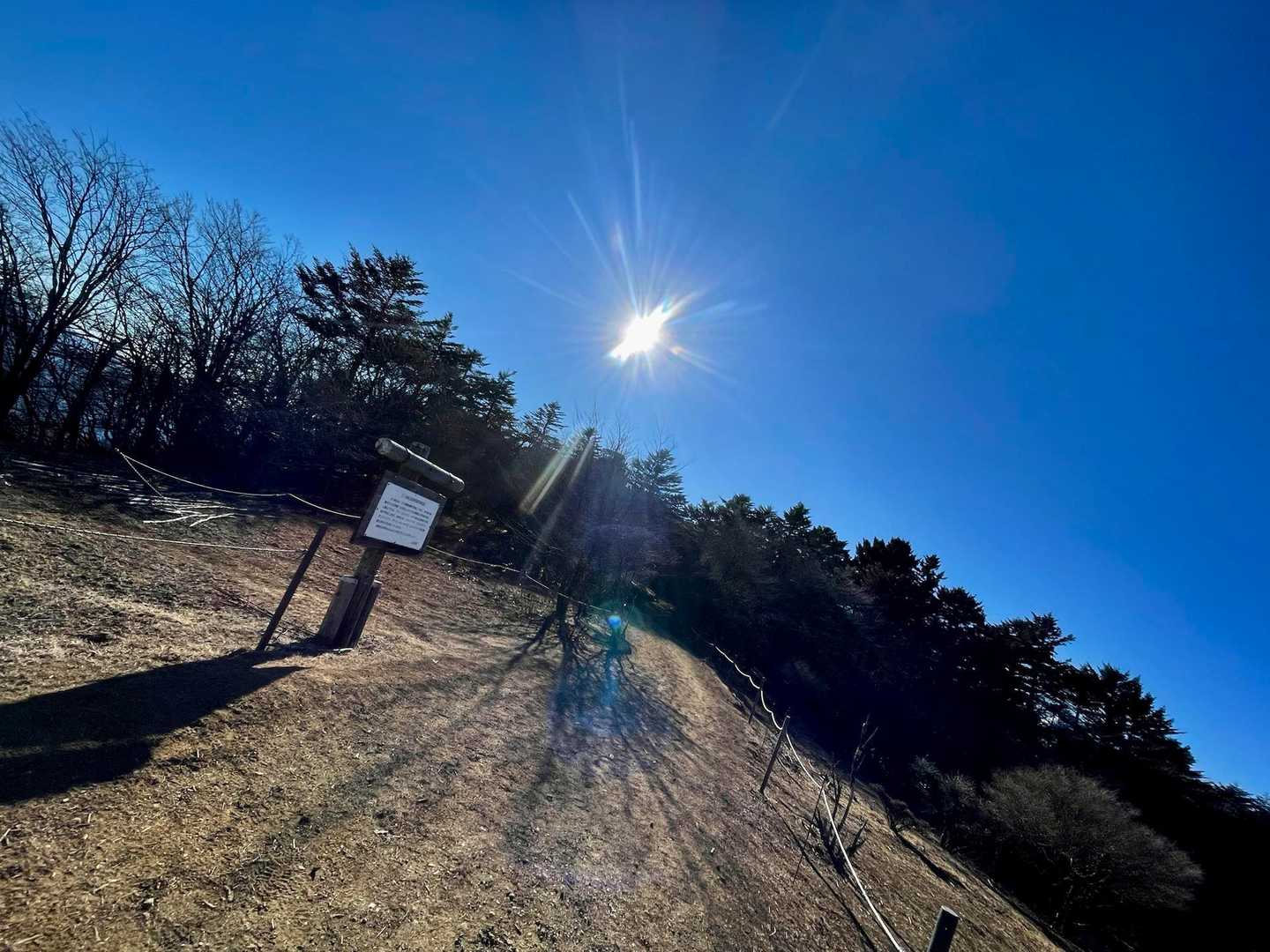 ツラかったアップダウンも後から見たらここまででした。

最後の坂を登ります💨