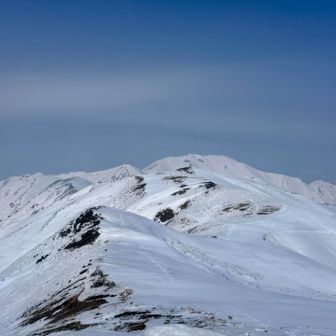 恐らく最終下山者。
安定の日帰り最終おぢさん。
急がなきゃなのに…ついつい脚が止まる。
強風に耐えながら見入る。