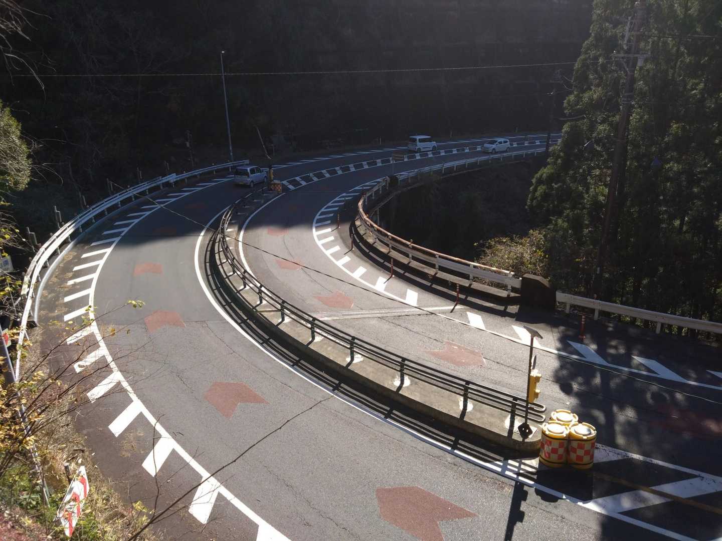 登山口に戻りました。
42号の尾地山橋、若い時に夜な夜な遊びに来たテッパンカーブですね😁