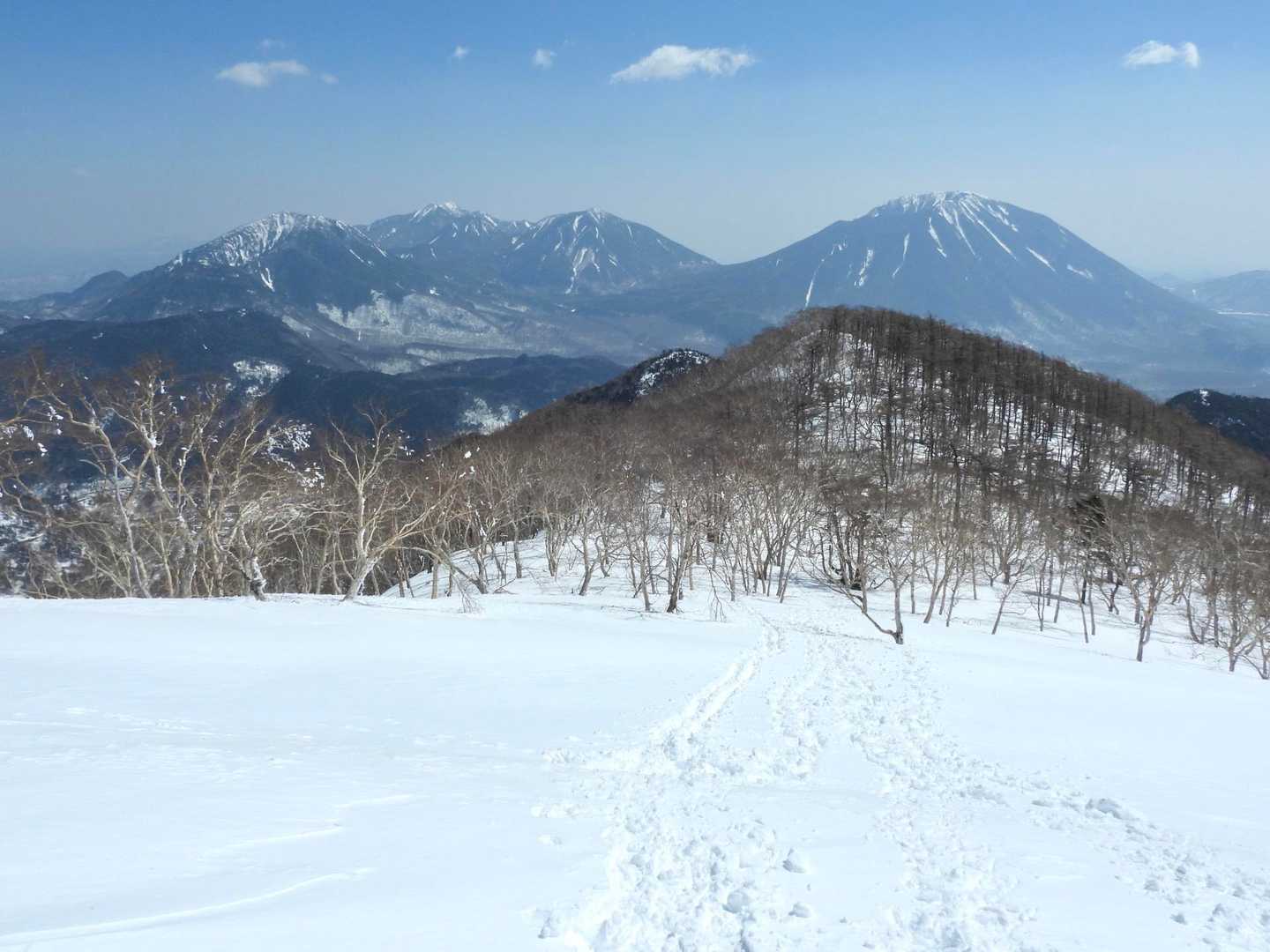 山頂よりもココが一番。
風も無く日差しが暖かい。
ゆっくりしました。
