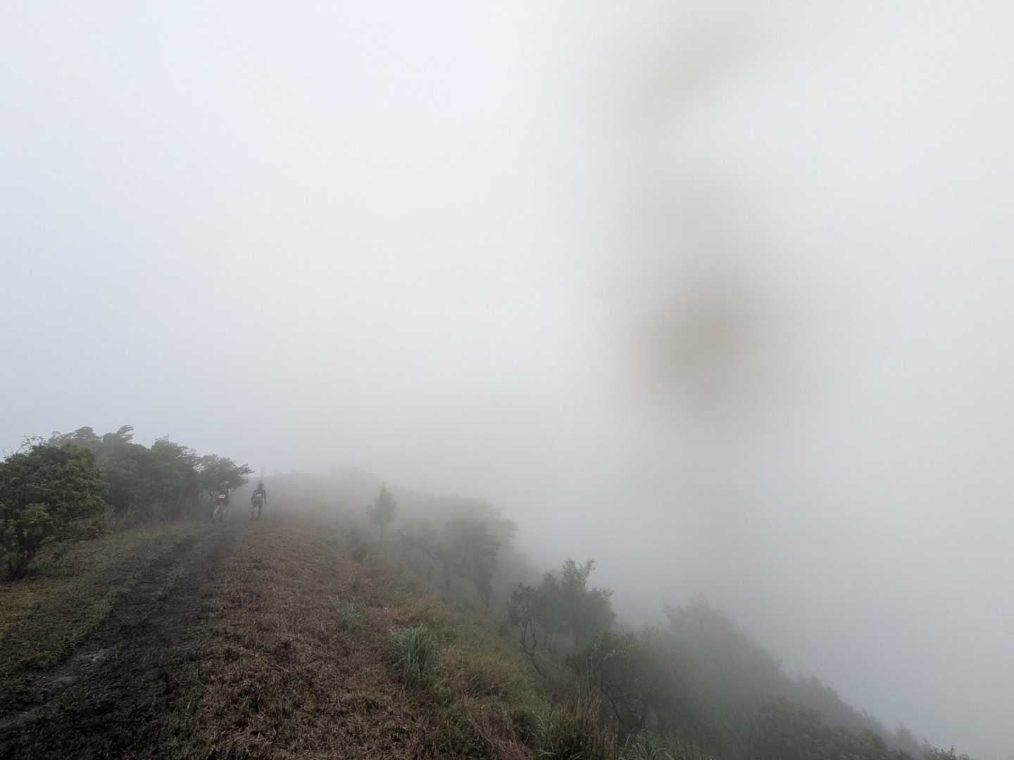 雨が降ってますので、景観は無し⛰️