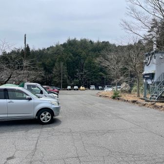 下山時には満車でした〜