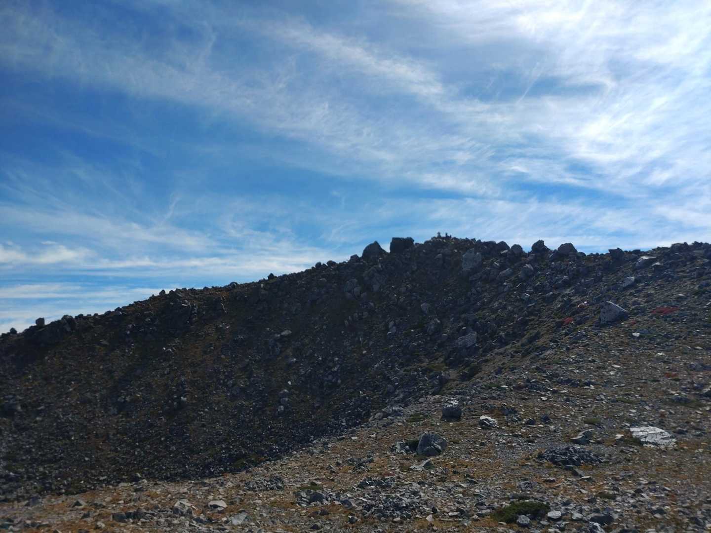 茶臼岳の噴火口です😀
ここをひと回りして下りました😅