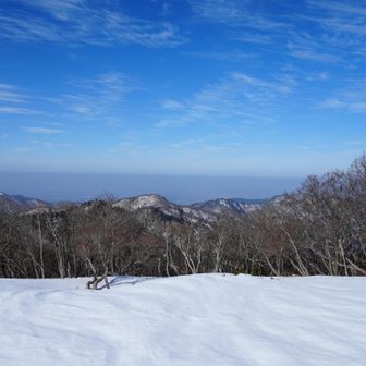 たぶん、武奈ヶ岳の山頂が少しだけ見えてるかな？