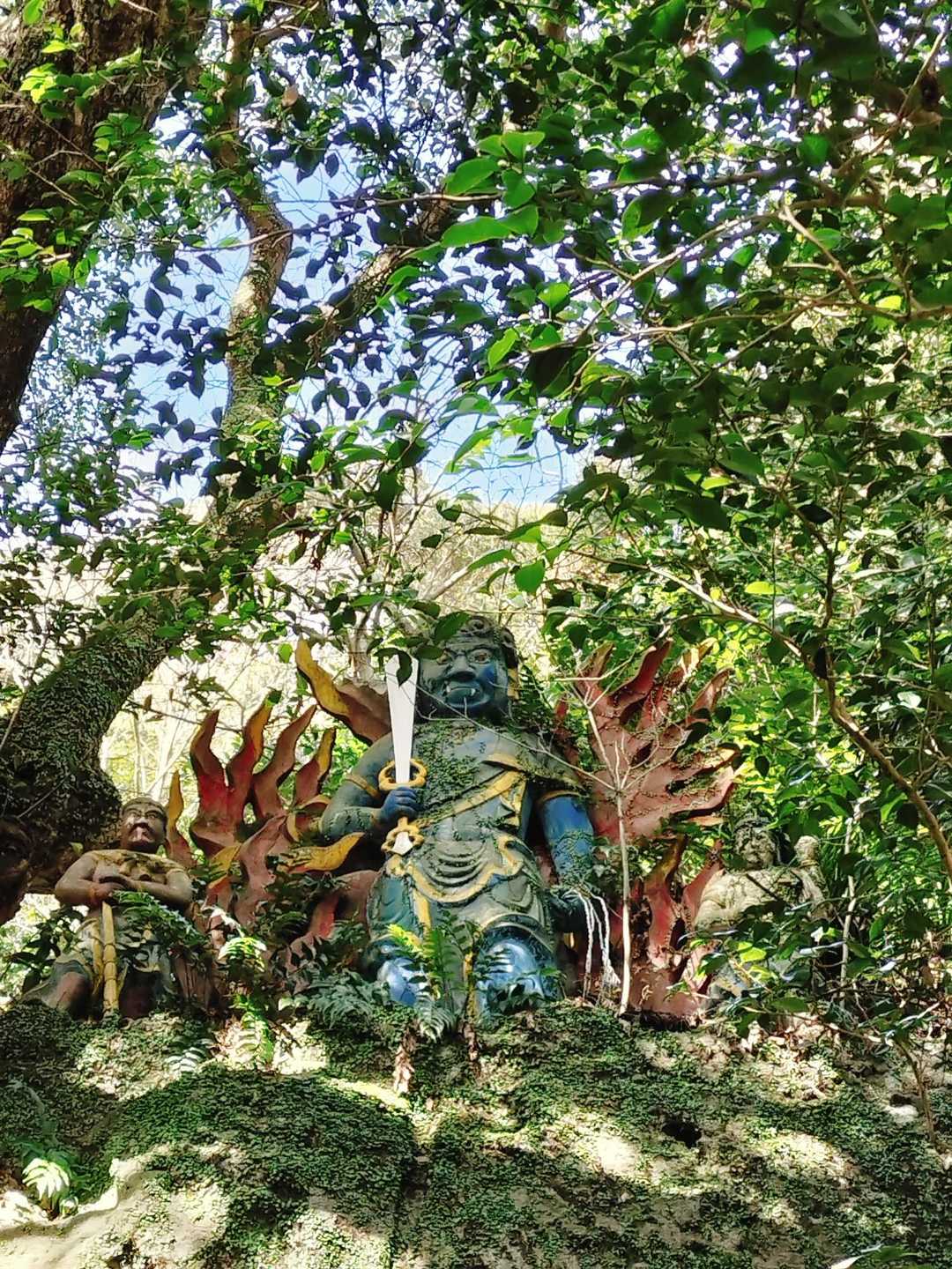 ミ「隊長、鬼がコッチを見ています😱」
隊長「あれは不動明王だ。お前も正しい道へ導いてもらえ🫩」