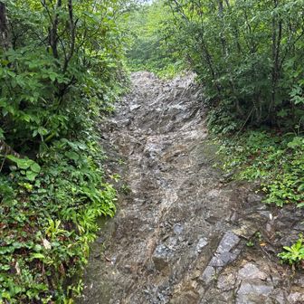 鎖場⛓️は雨が川になって流れています❗️