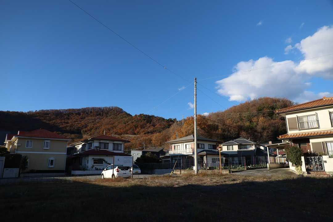 右に下りてきた三光寺山