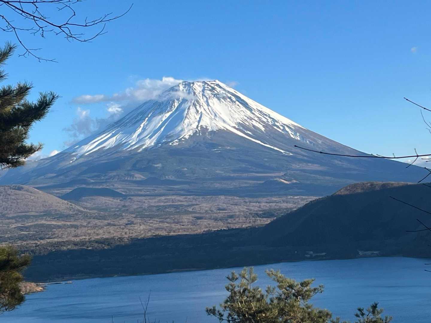 精進湖～根子峠～パノラマ台～中之倉峠～本栖湖の写真