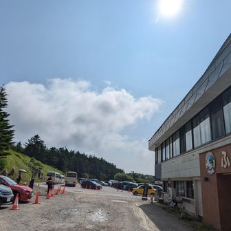 ふるさと館横の駐車場は9時の時点で満車でした。