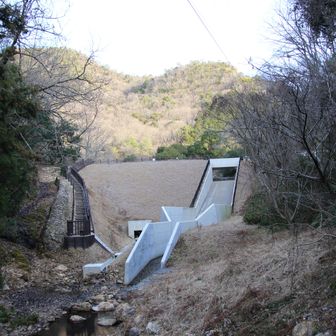 5年くらいかけて修理された松野池のダム
