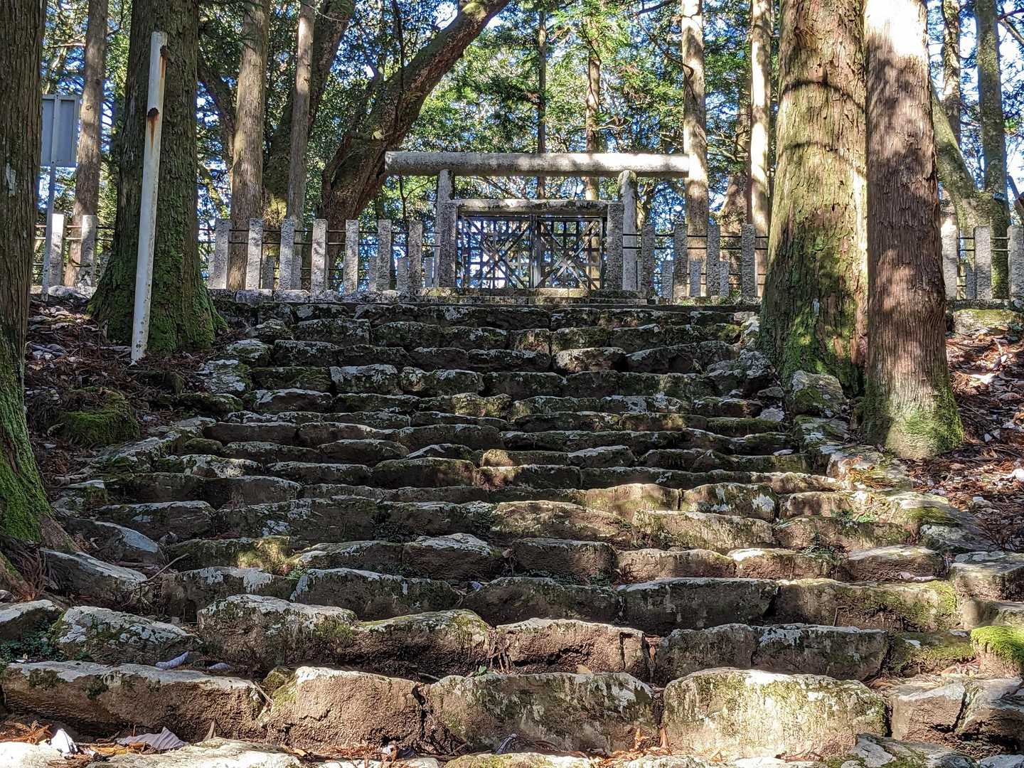 安徳天皇陵墓。
空気感が違う気がする。