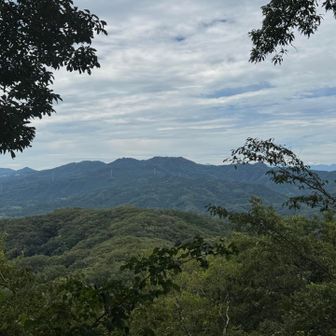 中央あたりが登谷山