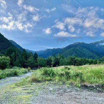 コガラからの景色
右から2番目の小さな出っぱりが麦草岳
