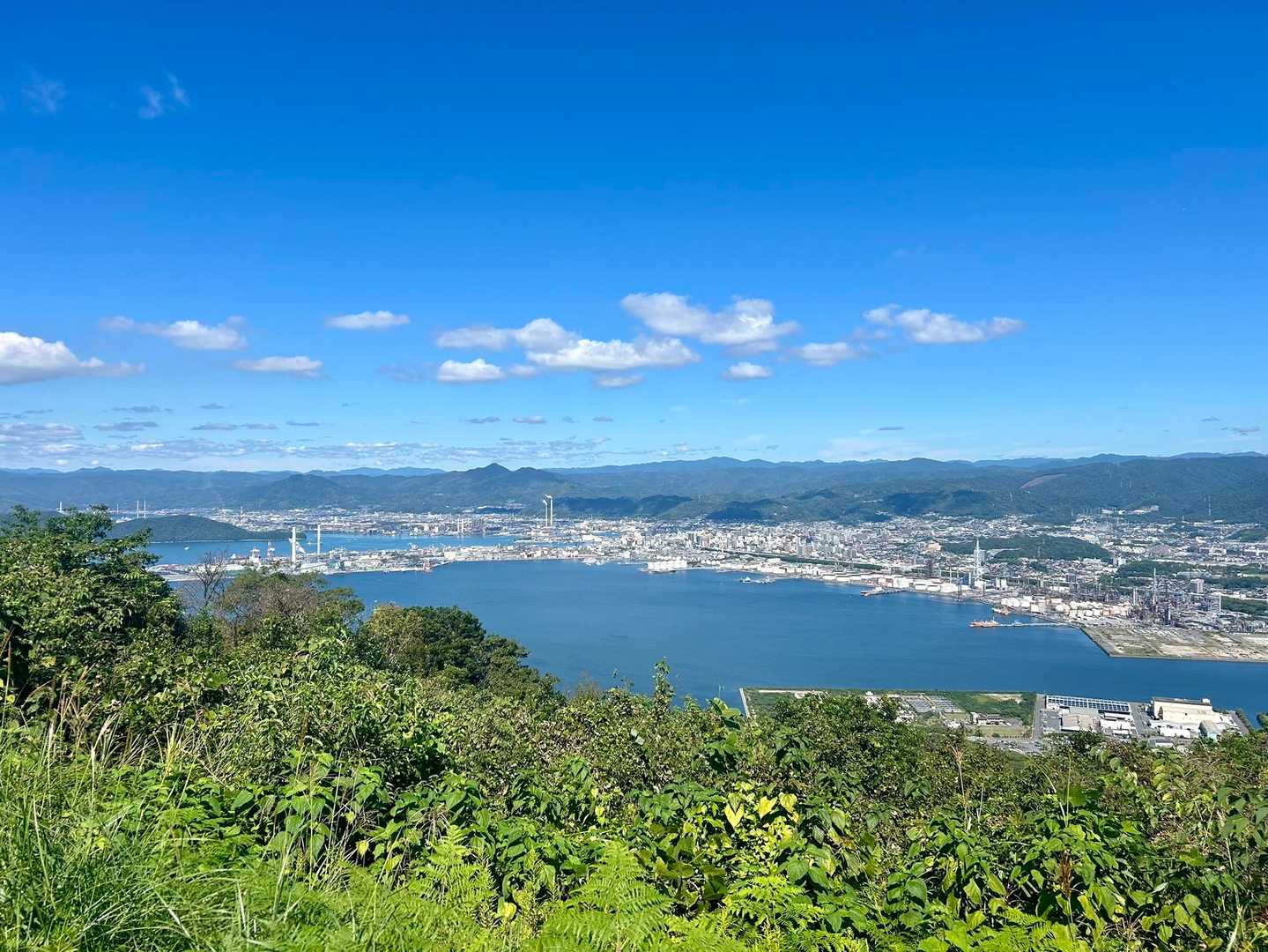 もう一度、山頂からの景色を楽しむ。
ここの夜景は綺麗でしょう🌃