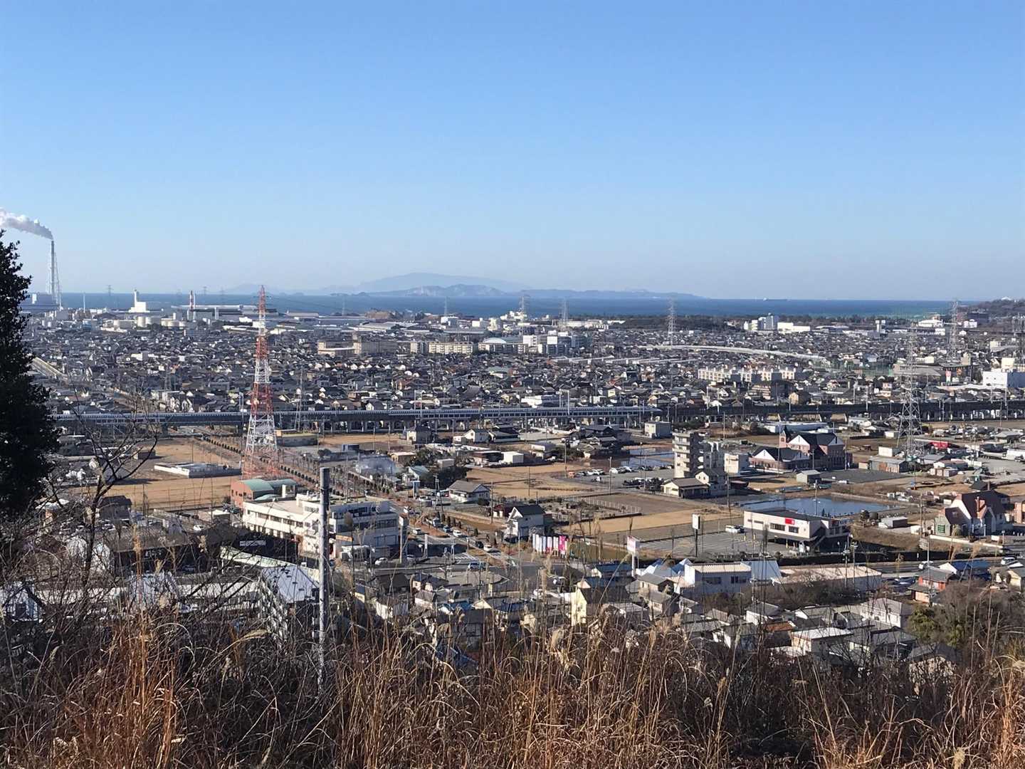 新幹線だ！🚄💨
珍しくもないのについ撮っちゃう😄
加茂山山頂プレートは見つけられませんでした😅