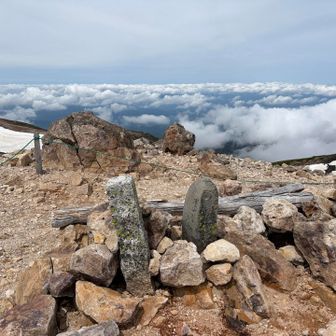 蚕玉岳(か、朝日岳) 頂上