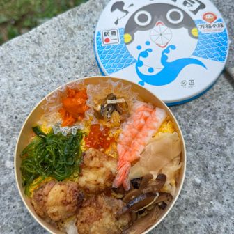 関門海峡を眺めながら「ふく寿司」
ふぐの唐揚やふぐ皮ポン酢しょうゆ漬など