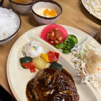 夕食はハンバーグ
