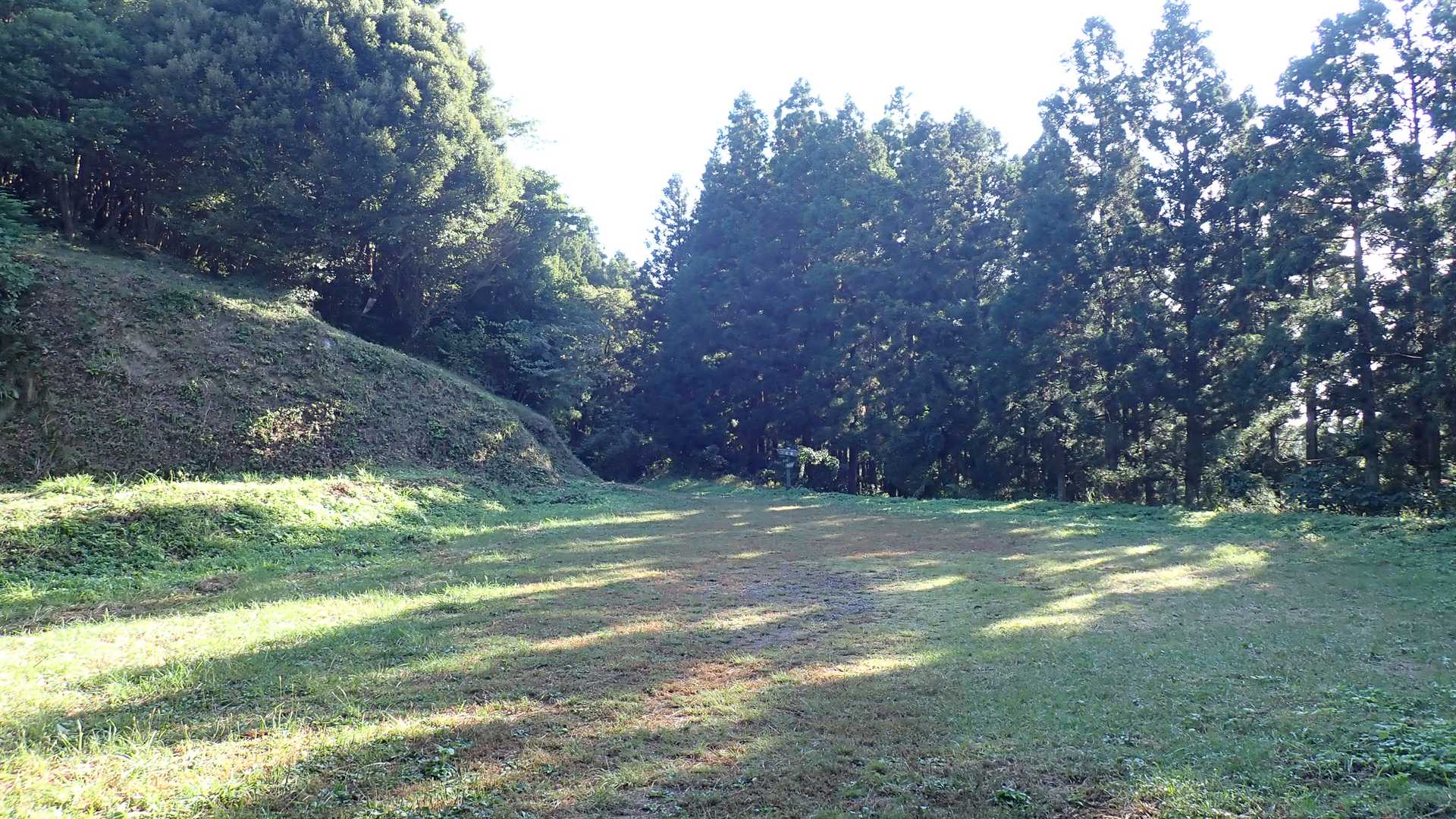 キャンプ場への分岐