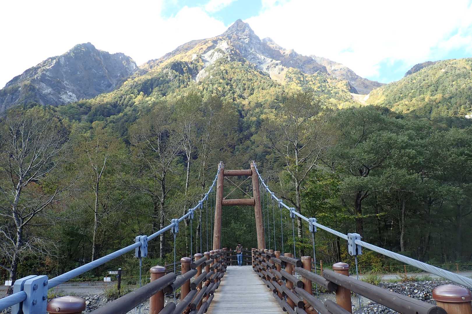 明神橋から明神岳ドーーーン！！