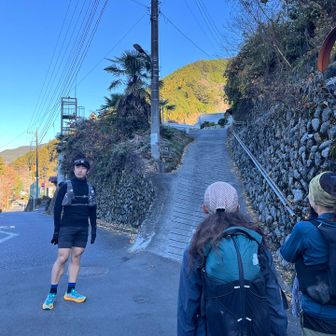 この頃本番は暗い
ここから登ってく
ノンマーキングなので道はある程度覚えないと