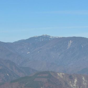 中央は、塩見岳です。
こっちから見ると形が全然違います