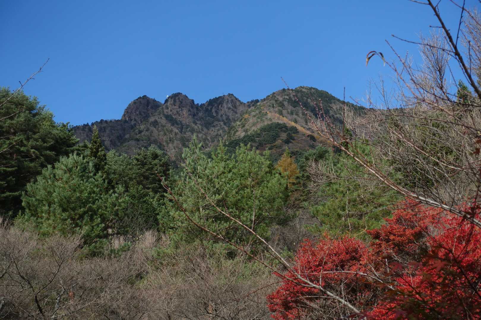 三つ峠が見えています。