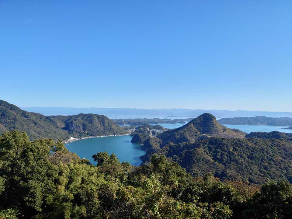 東側 八代海の先に脊梁かな✨