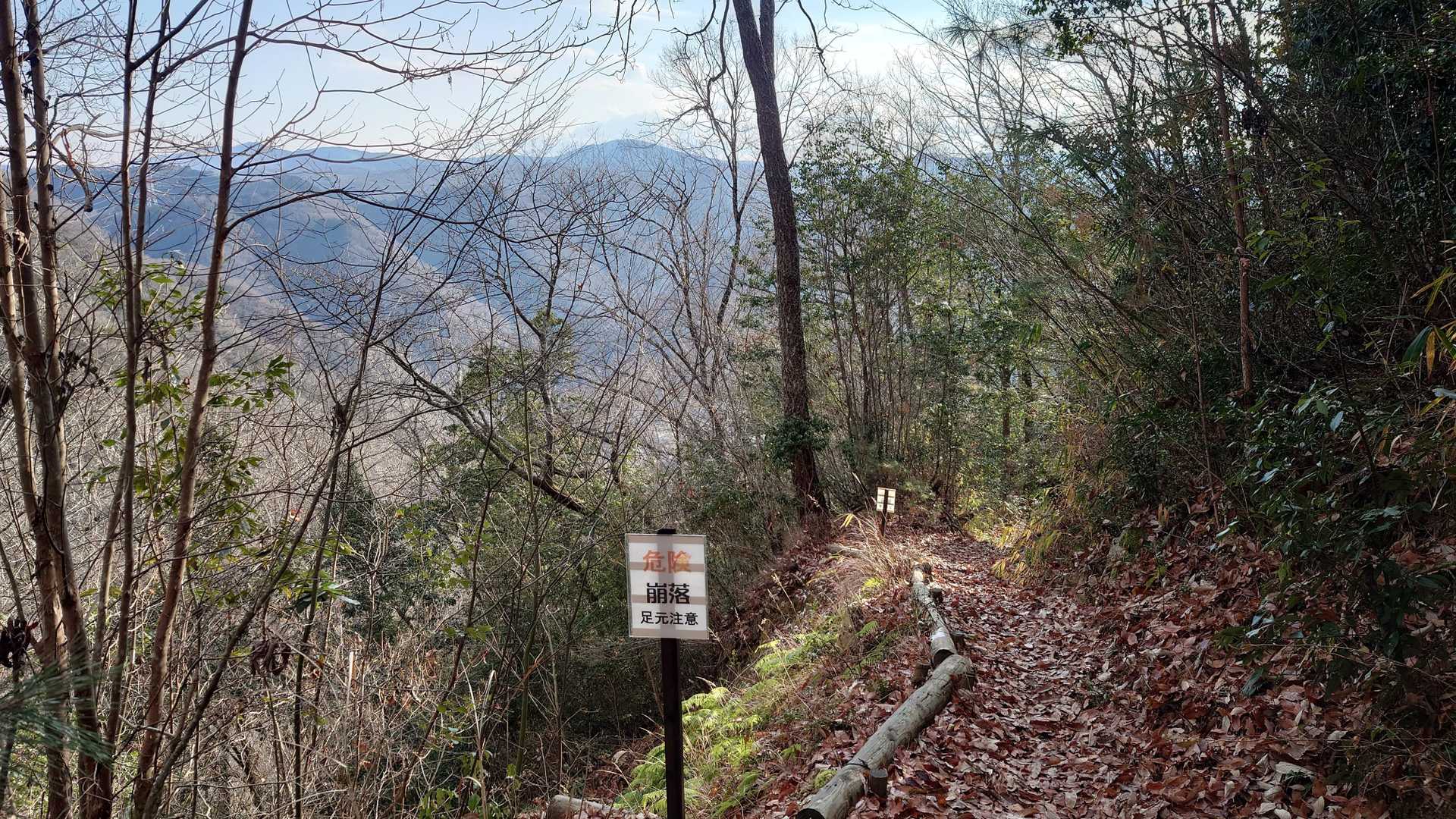 登りでは気づきませんでしたが崩落地からが一番景色が良かったです。