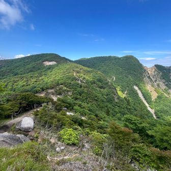 振り返って、釈迦ヶ岳、岩ヶ峰、北山⛰️⛰️⛰️
