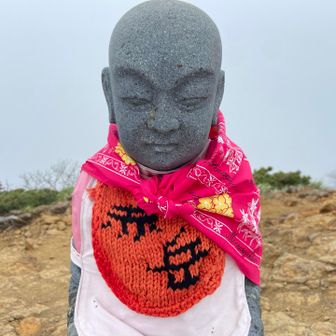 地蔵ノ頭のお地蔵さん
手編みの前掛けが…😘