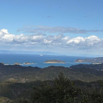 小さい島が１列に並んでる
三段跳びで渡れんかな