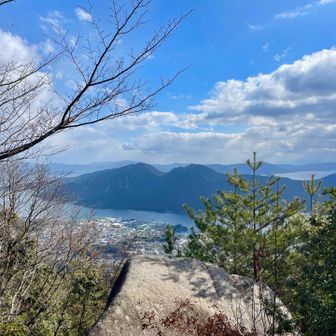 だいぶん上がって来ました。宮島の弥山