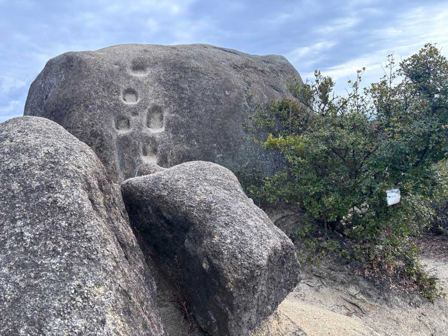 ハト岩