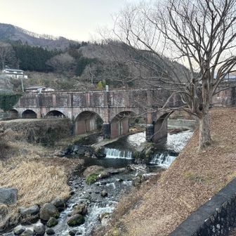 カッコいい橋！　落合水路橋ですって。