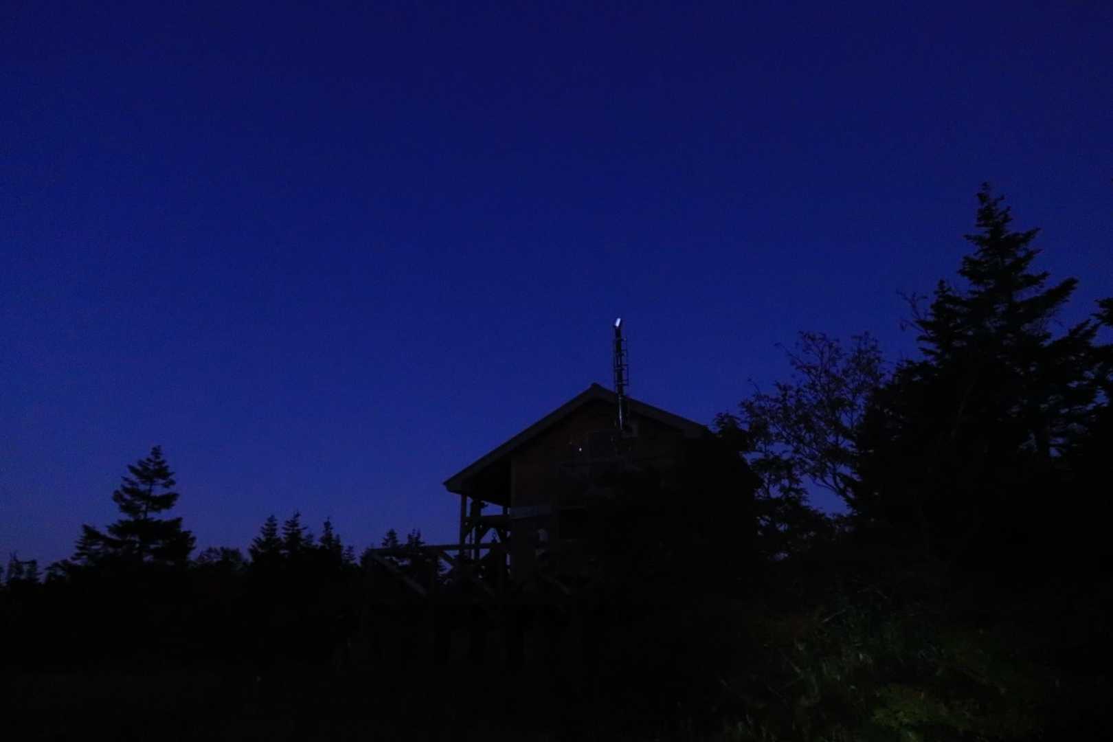 山頂付近にいた人の半分くらいは小屋泊組。。いいなぁ😗