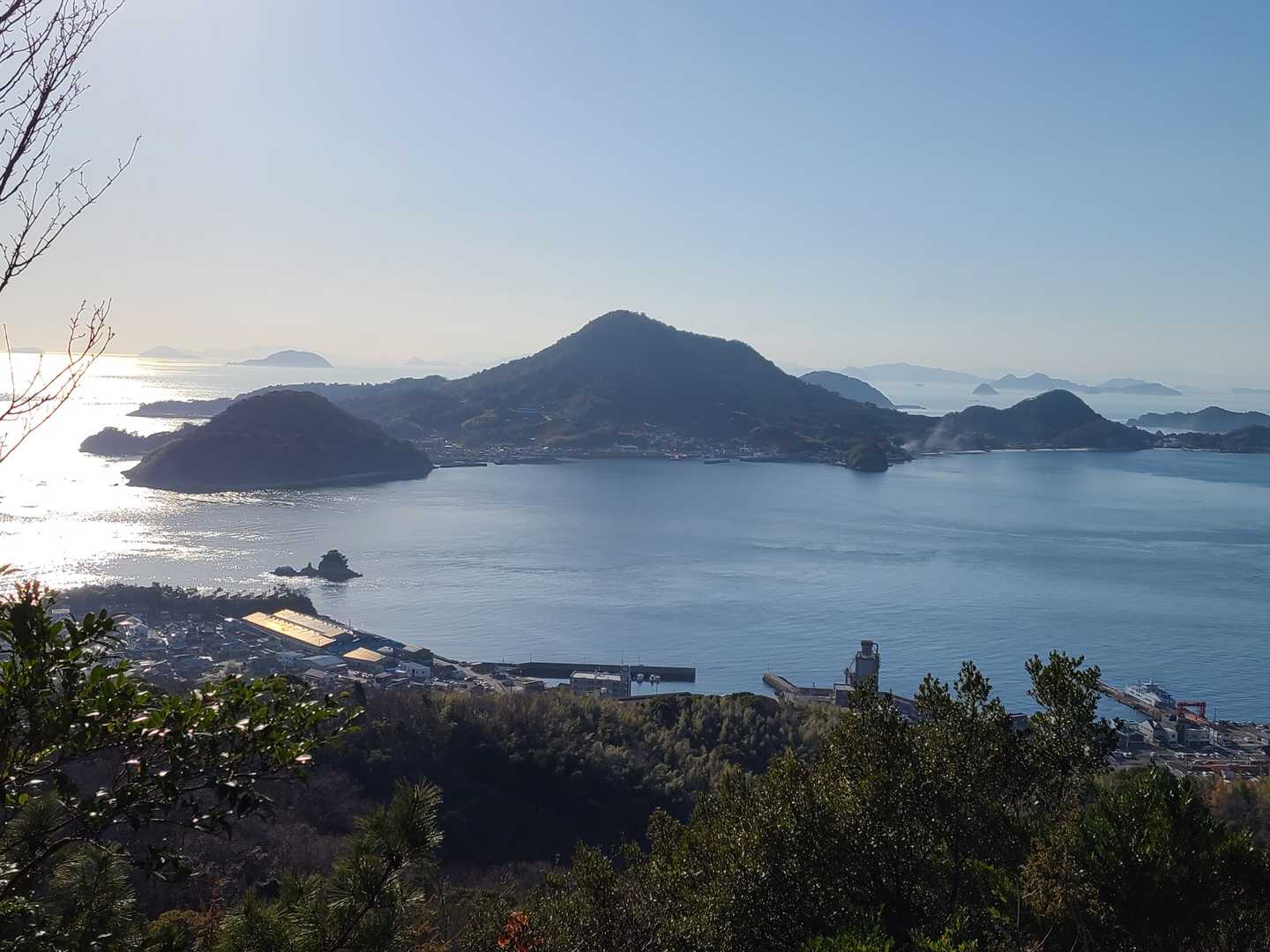 こちらは西側
興居島の小冨士
低いお山なのに、どこからでも目に付くお山🗻