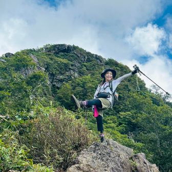こんなポーズ取ったり
山頂は諦めムードだったので余計に嬉しや♡