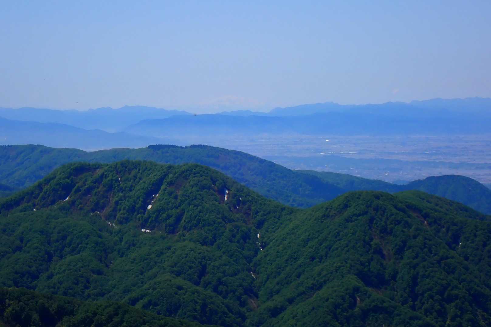 奥に月山が映ってますが写真だと見えないですよね