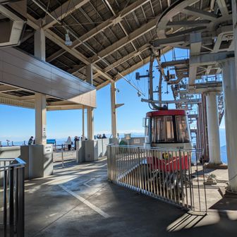 ロープウェイは10分～15分間隔で出発する模様