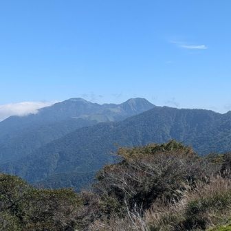 遠くに剣山