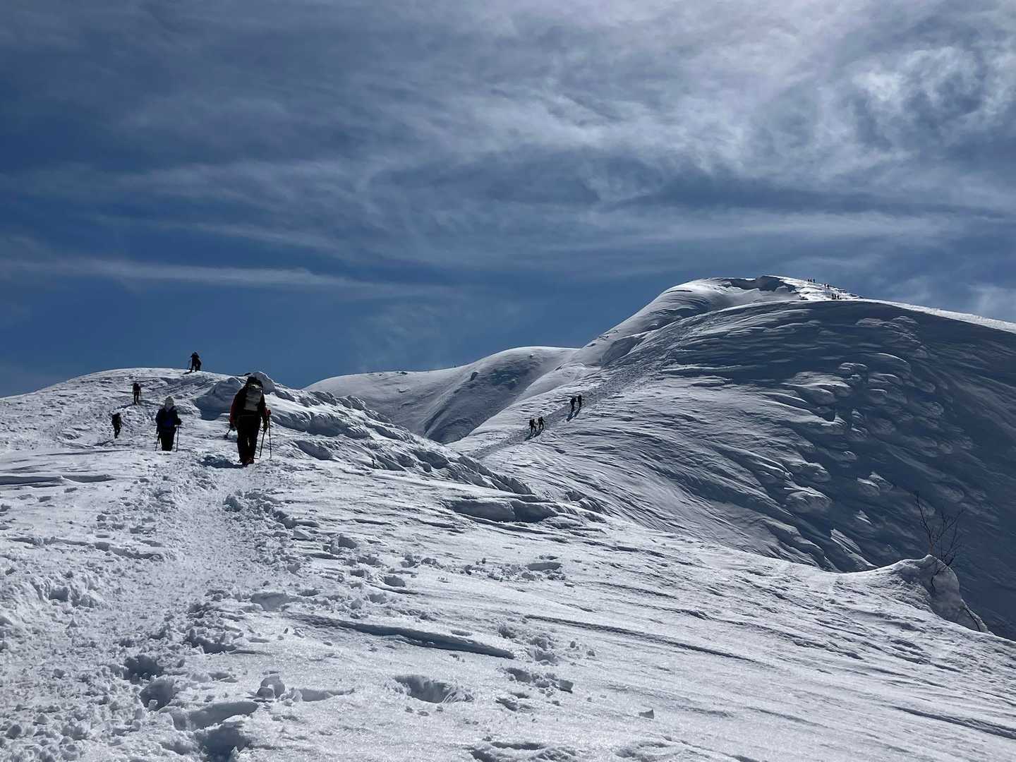 勝原コース | 旧スキー場を抜け、巨ブナの森、鎖場を越えて立つ「大野富士」の写真