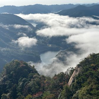 ちょっと時間をおいたら、霧がなくなってきた。