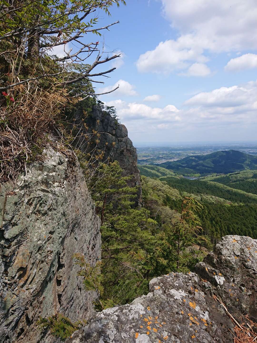 坊主山、古賀志山。観音岩からの古賀志山大神へのルート(マラ岩ルート)は怖かった。