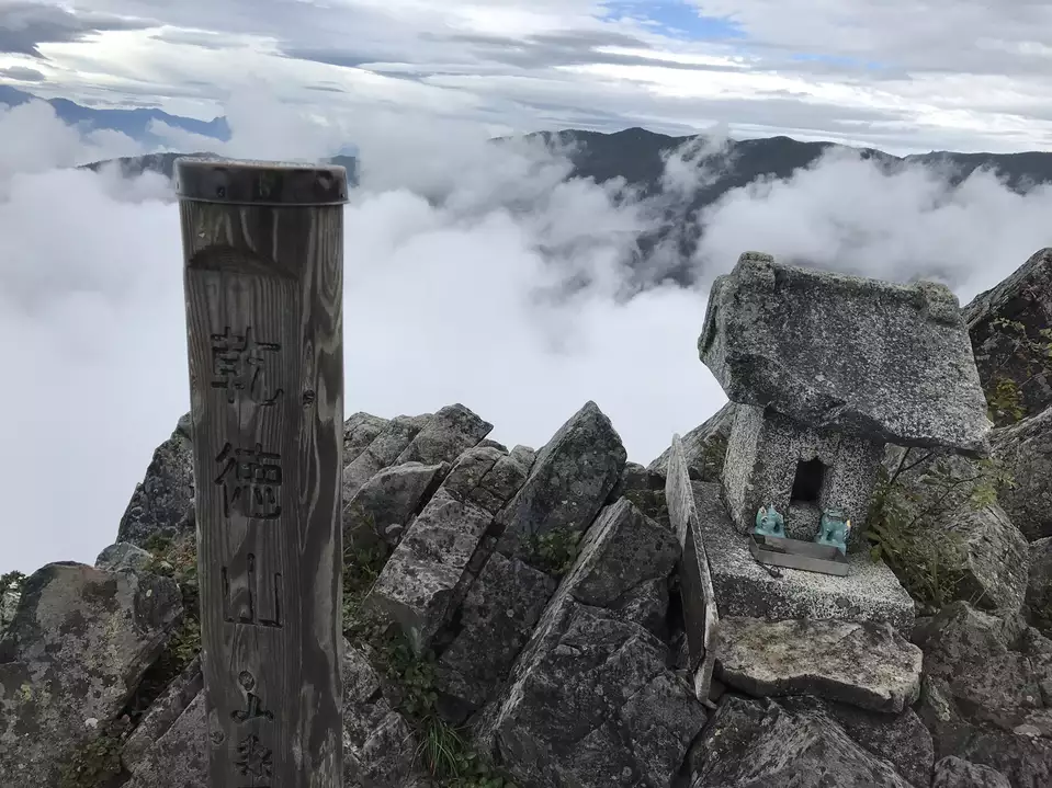 奥秩父 乾徳山 中央稜北方カンテ 第一岩稜 フリーソロ ryotaさんの乾徳山 黒金山の活動日記 yamap ヤマップ