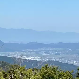 比叡山や琵琶湖が霞んで見える